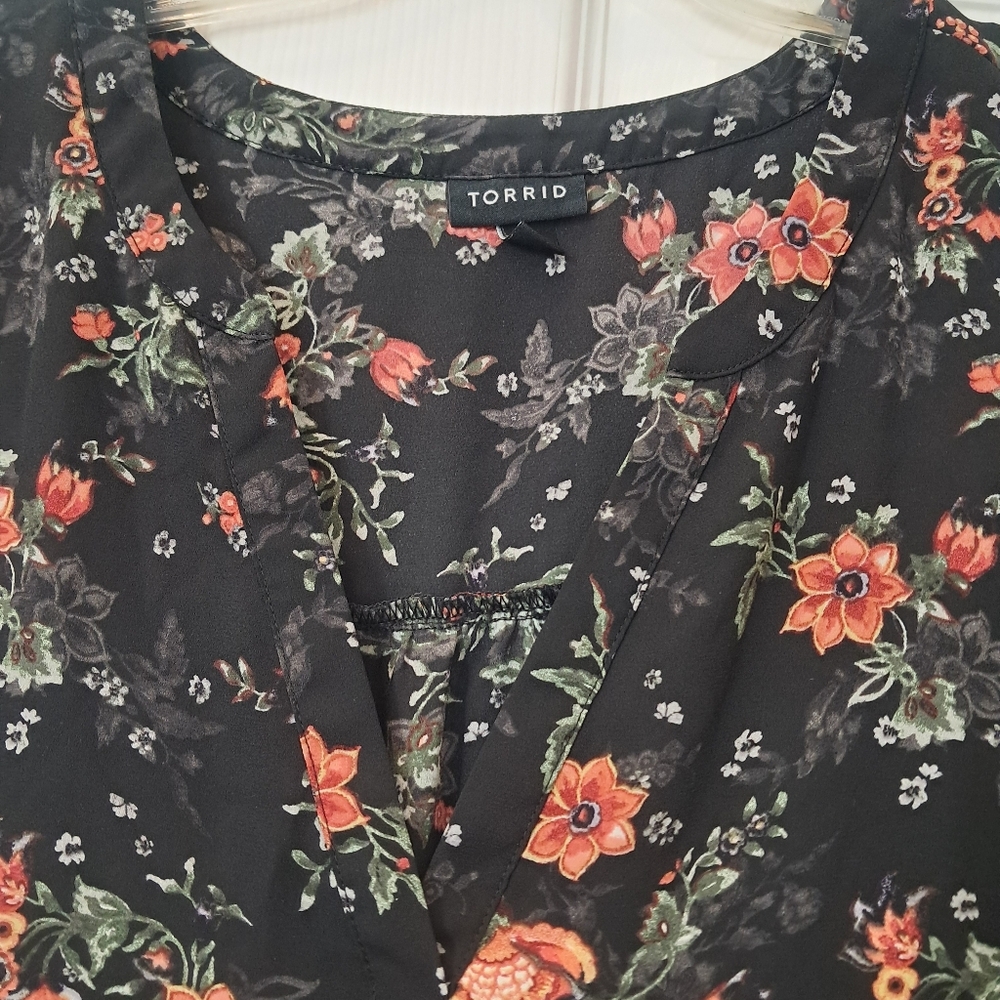 Torrid Floral Blouse - Picture 2 of 4